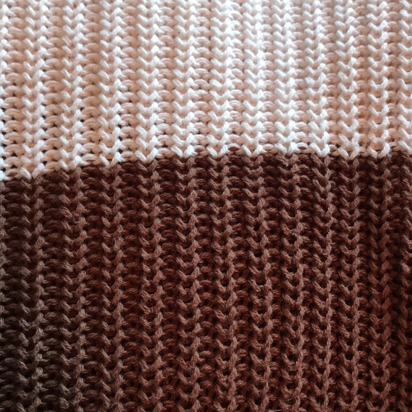 Hollister sweater size small - Picture 9 of 10